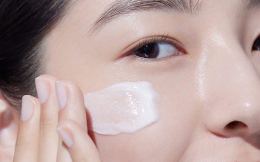 How can we keep our skin better hydrated in daily life, especially when skin is sensitive?